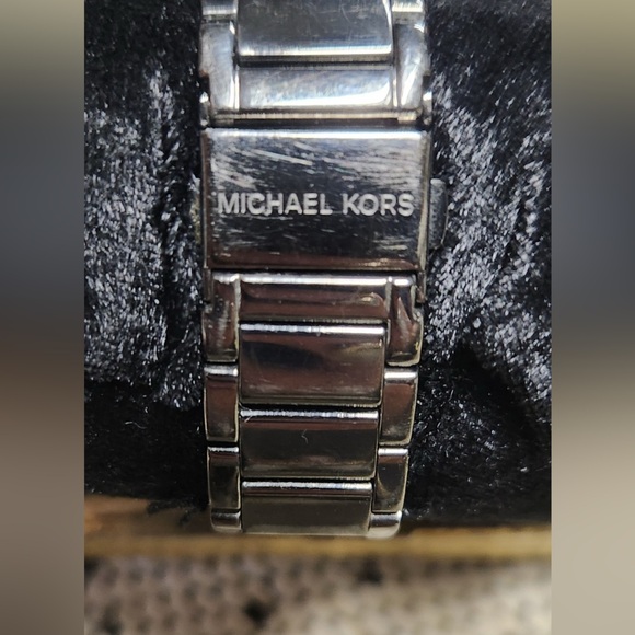 MICHAEL KORS WATCH - Picture 3 of 8